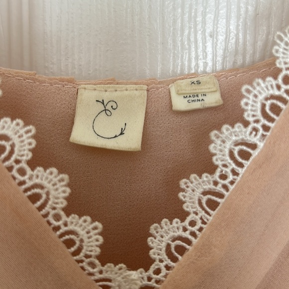 Blush pink tank with white trim - Picture 2 of 3
